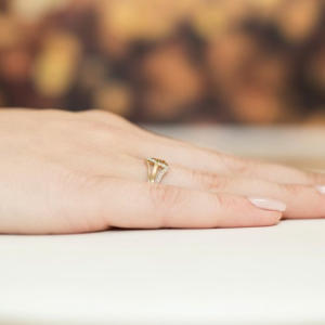 Pierścionek z Brylantami 0,03ct z żółtego złota próby 585. W-0114